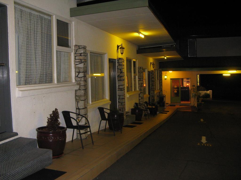 White Manor Motel クーマ エクステリア 写真